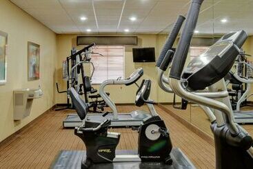 هتل Comfort Inn & Suites Fort Smith I540