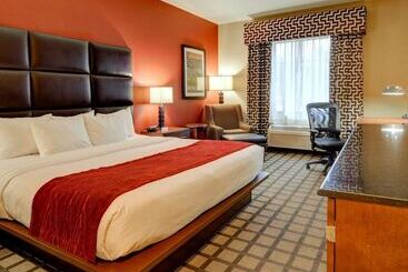هتل Comfort Inn & Suites Fort Smith I540