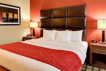 هتل Comfort Inn & Suites Fort Smith I540