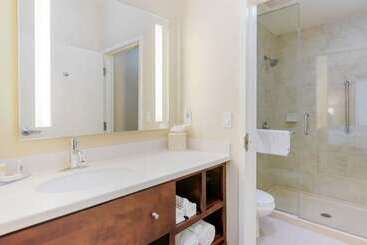 هتل Comfort Inn & Suites Near Ontario Airport