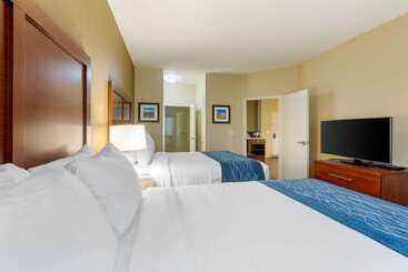 هتل Comfort Inn & Suites Near Ontario Airport
