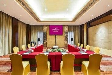 هتل Crowne Plaza Chengdu Panda Garden By Ihg