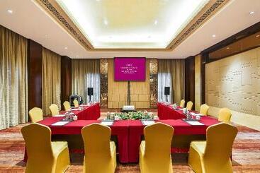 هتل Crowne Plaza Chengdu Panda Garden By Ihg