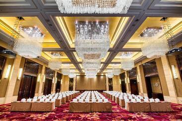 هتل Crowne Plaza Chengdu Panda Garden By Ihg