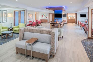 Holiday Inn Express Hotel & Suites Bismarck By Ihg