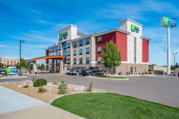 Holiday Inn Express Hotel & Suites Bismarck By Ihg