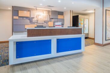 Holiday Inn Express Hotel & Suites Bismarck By Ihg