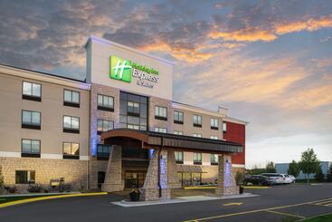 Holiday Inn Express Hotel & Suites Bismarck By Ihg