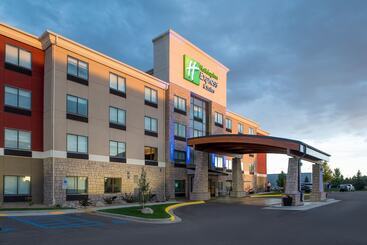 Holiday Inn Express Hotel & Suites Bismarck By Ihg