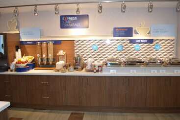 Holiday Inn Express Hotel & Suites Bismarck By Ihg