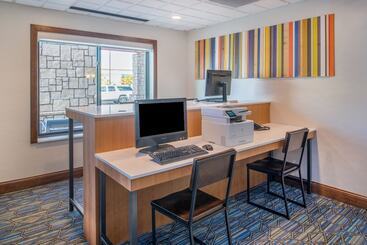 Holiday Inn Express Hotel & Suites Bismarck By Ihg