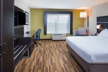 Holiday Inn Express Hotel & Suites Bismarck By Ihg