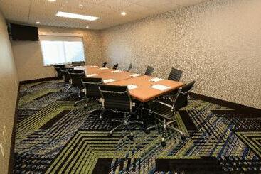 Holiday Inn Express Hotel & Suites Grand Forks, An Ihg