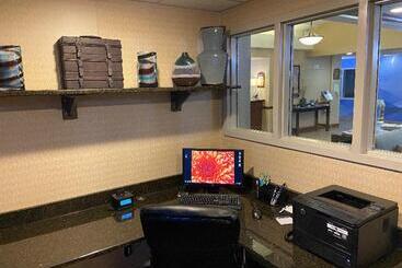 Holiday Inn Express Hotel & Suites Grand Forks, An Ihg