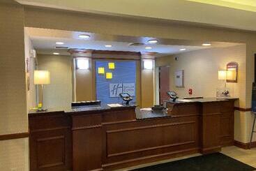 Holiday Inn Express Hotel & Suites Grand Forks, An Ihg