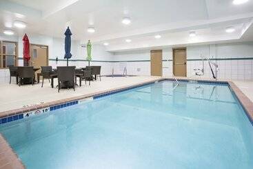 Holiday Inn Express Hotel & Suites Minot South, An Ihg
