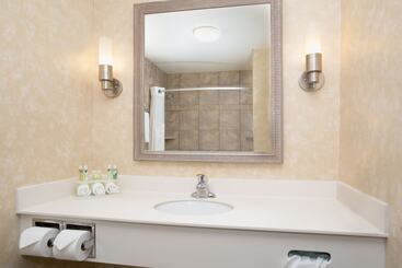 Holiday Inn Express Hotel & Suites Minot South, An Ihg