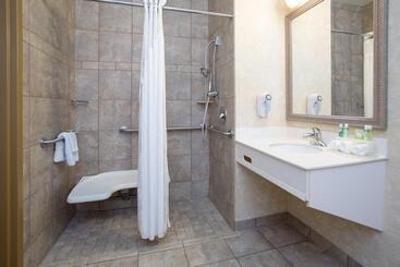 Holiday Inn Express Hotel & Suites Minot South, An Ihg