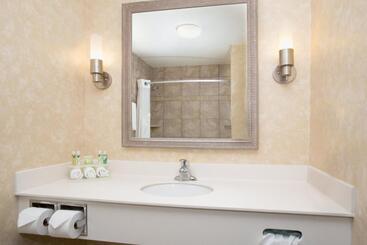 Holiday Inn Express Hotel & Suites Minot South, An Ihg
