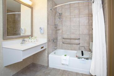 Holiday Inn Express Hotel & Suites Minot South, An Ihg
