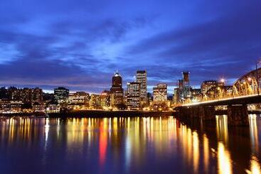 Holiday Inn Express Hotel & Suites Portland Northwest Downtown, An Ihg