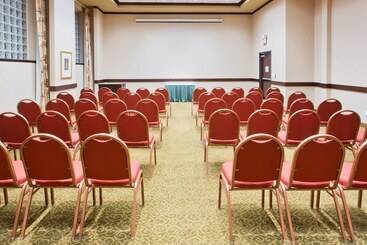Holiday Inn Express Hotel & Suites Portland Northwest Downtown, An Ihg