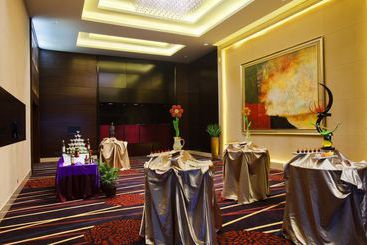 هتل Holiday Inn Yinchuan International Trade Centre