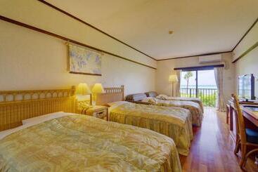 هتل Ishigaki Seaside