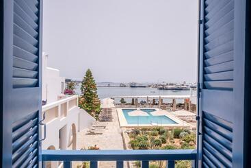 هتل Kouros Village