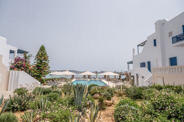 هتل Kouros Village