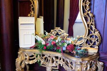 هتل St. Giles House