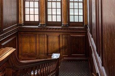 هتل St. Giles House
