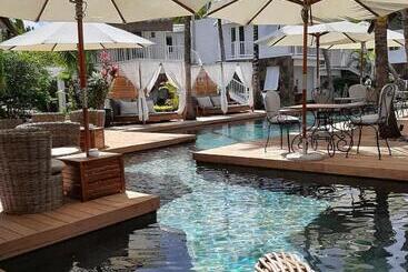 هتل Hôtel 20 Degrés Sud Relais & Châteaux