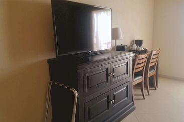 Laos Mar Hotel & Suites