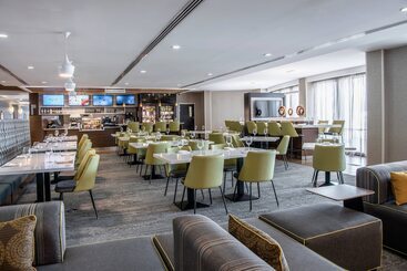 فندق Courtyard By Marriott Edmonton West