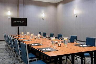 هتل Courtyard By Marriott Edmonton West