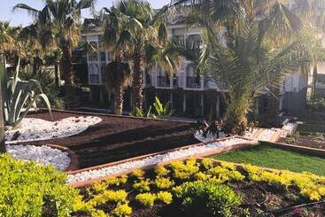 هتل Green Forest Holiday Village