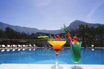 هتل Green Forest Holiday Village