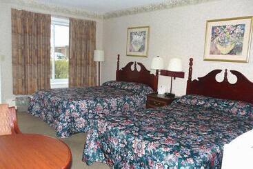 Отель Knights Inn Lenox