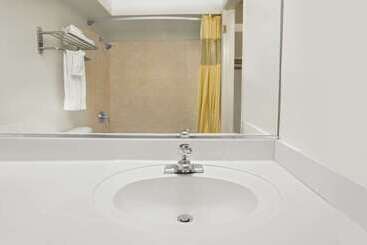 هتل Knights Inn Pico Rivera