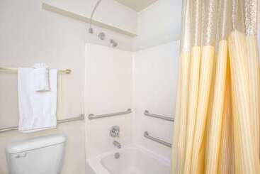 هتل Knights Inn Pico Rivera