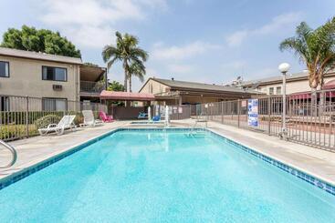 酒店 Knights Inn Pico Rivera