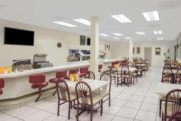 هتل Knights Inn Pico Rivera