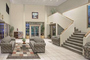 هتل Knights Inn Pico Rivera