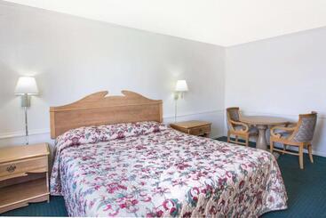 هتل Knights Inn Pico Rivera