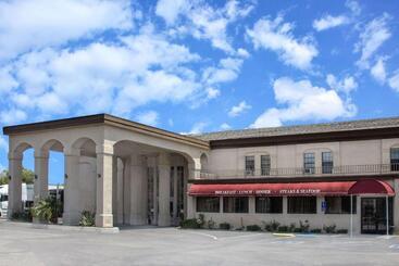 هتل Knights Inn Pico Rivera