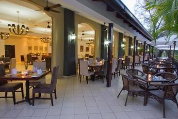 Protea Hotel By Marriott Livingstone