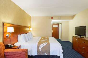 هتل Quality Inn Bostonrevere