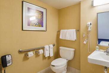 هتل Quality Inn Bostonrevere