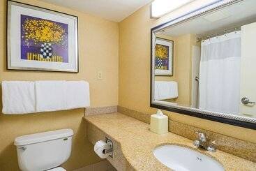 هتل Quality Inn Bostonrevere